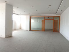 市中心，地鐵口，2樓商鋪出租，好停車，雙樓梯
