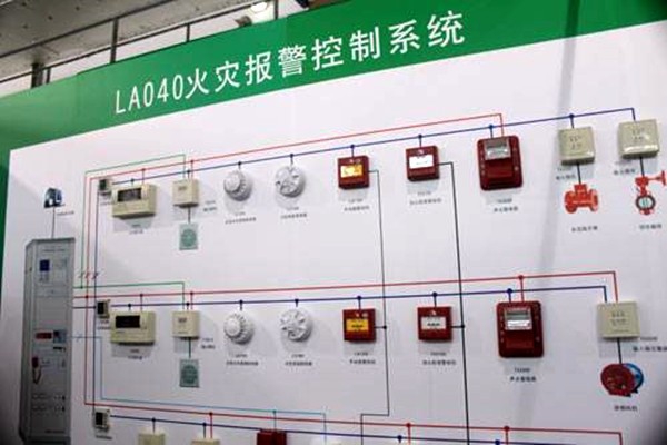 出現(xiàn)火警時，樓宇控制系統(tǒng)如何快速做出反應(yīng)？